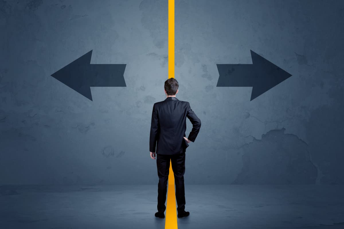 大手生産管理システムと中小企業向けSaaSの違い|従業員50-300名の企業が選ぶべきシステム