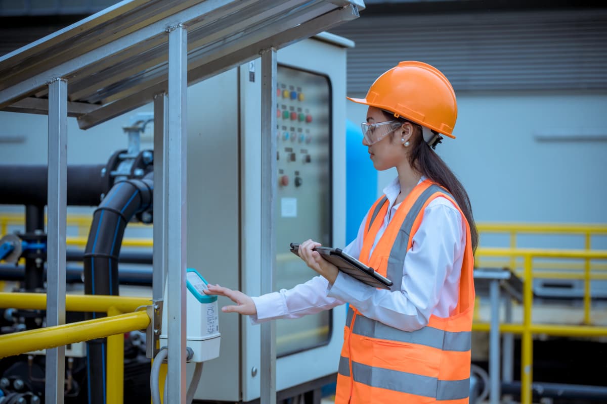 射出成型業の生産スケジューラー選び方ガイド|金型交換最適化と成形機稼働率向上の実現方法