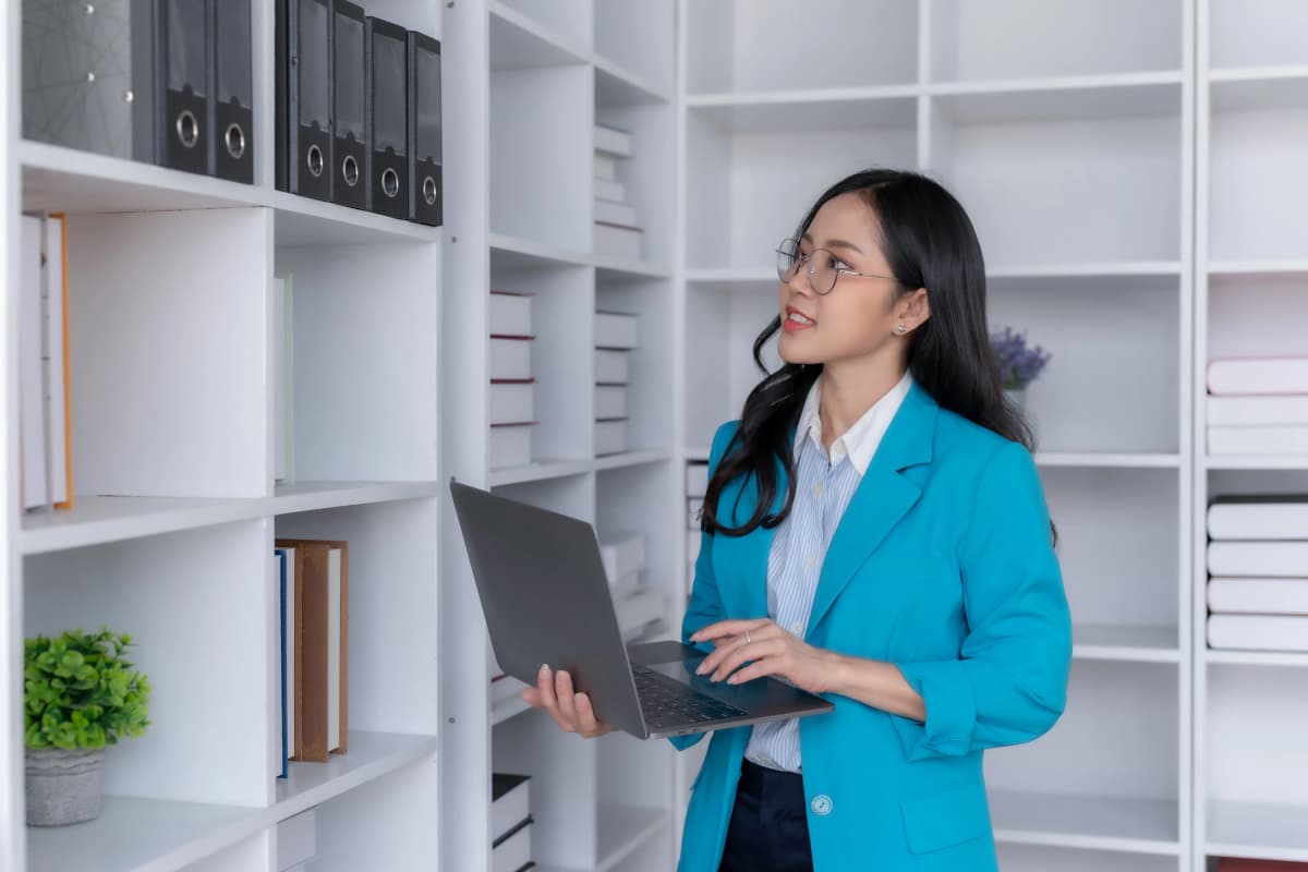 研究部門の事業化で在庫管理システムが必要になったら|Excel管理からの脱却と将来の拡張性を両立する選び方